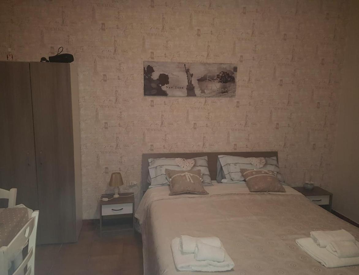 Iris Appartamenti Santa Maria La Carita Bagian luar foto