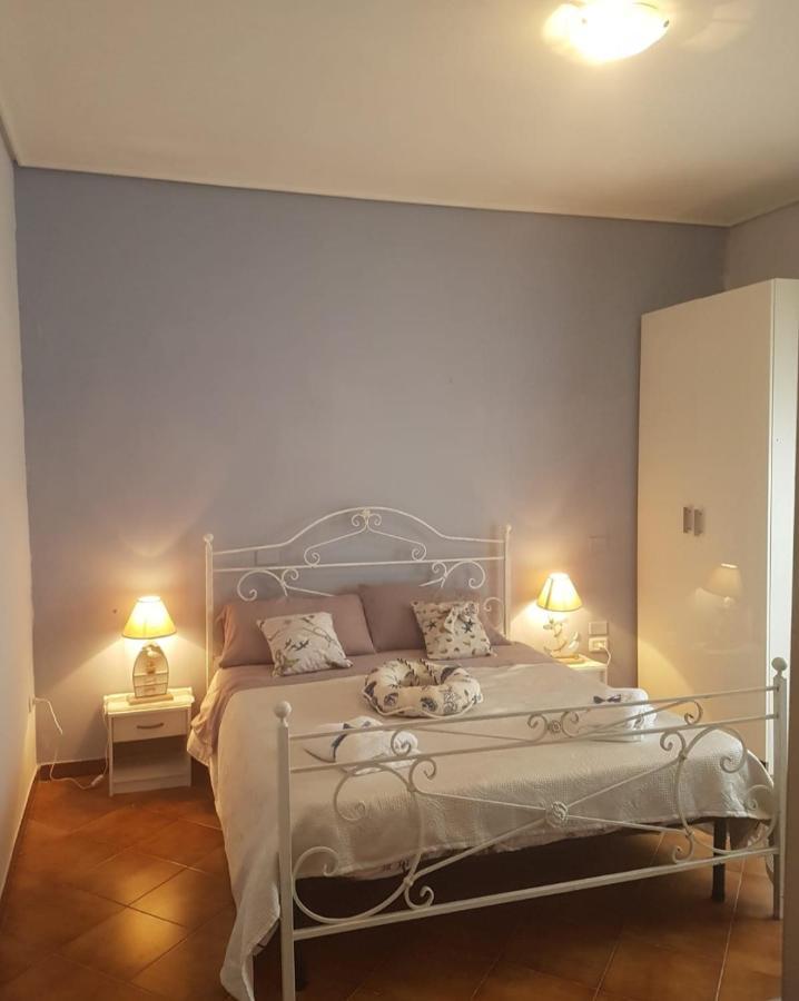 Iris Appartamenti Santa Maria La Carita Bagian luar foto