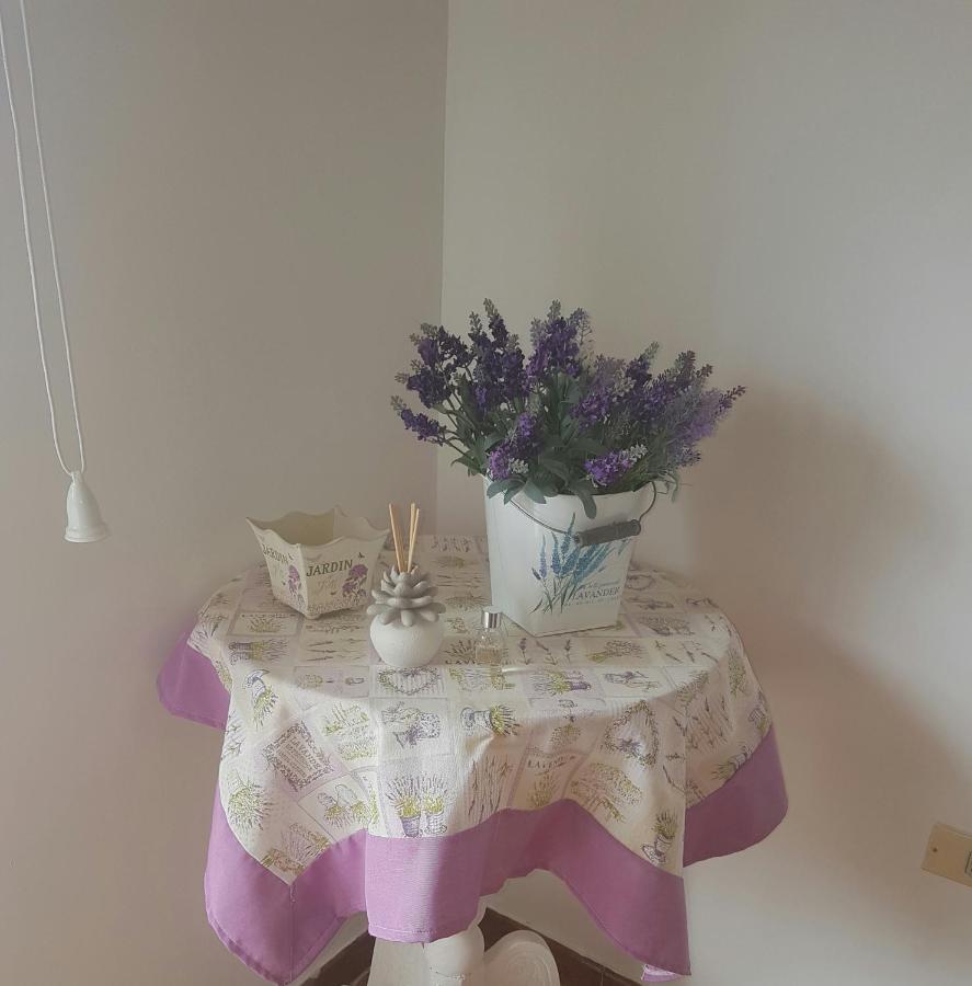 Iris Appartamenti Santa Maria La Carita Bagian luar foto