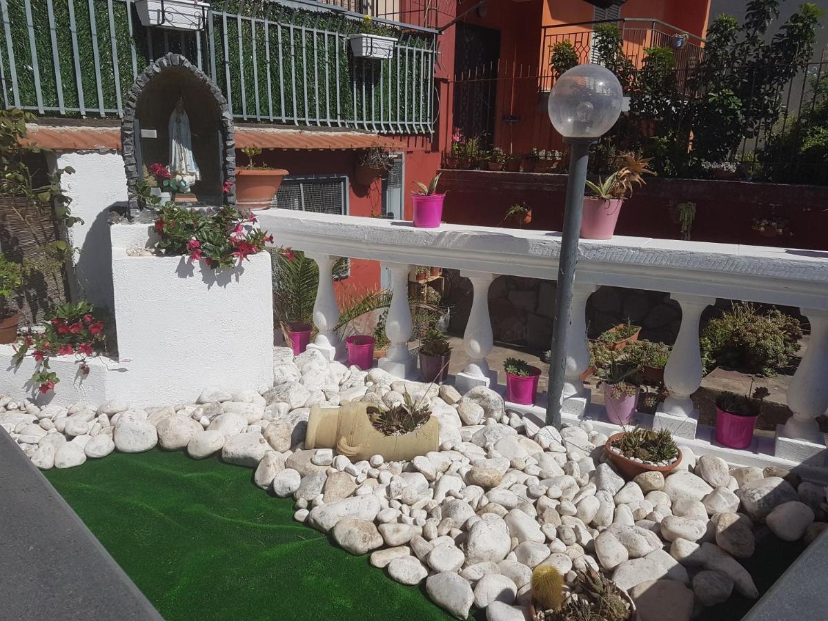 Iris Appartamenti Santa Maria La Carita Bagian luar foto