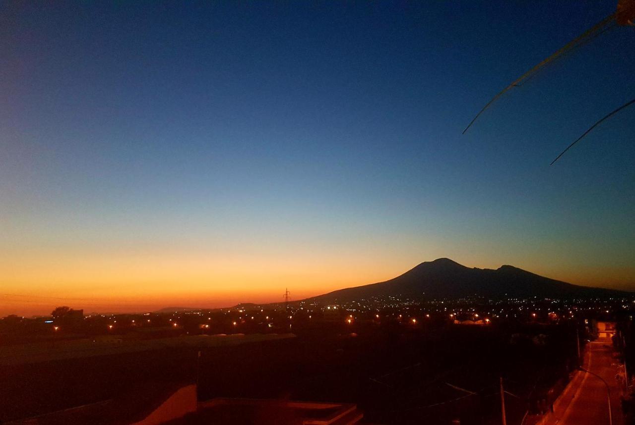 Iris Appartamenti Santa Maria La Carita Bagian luar foto