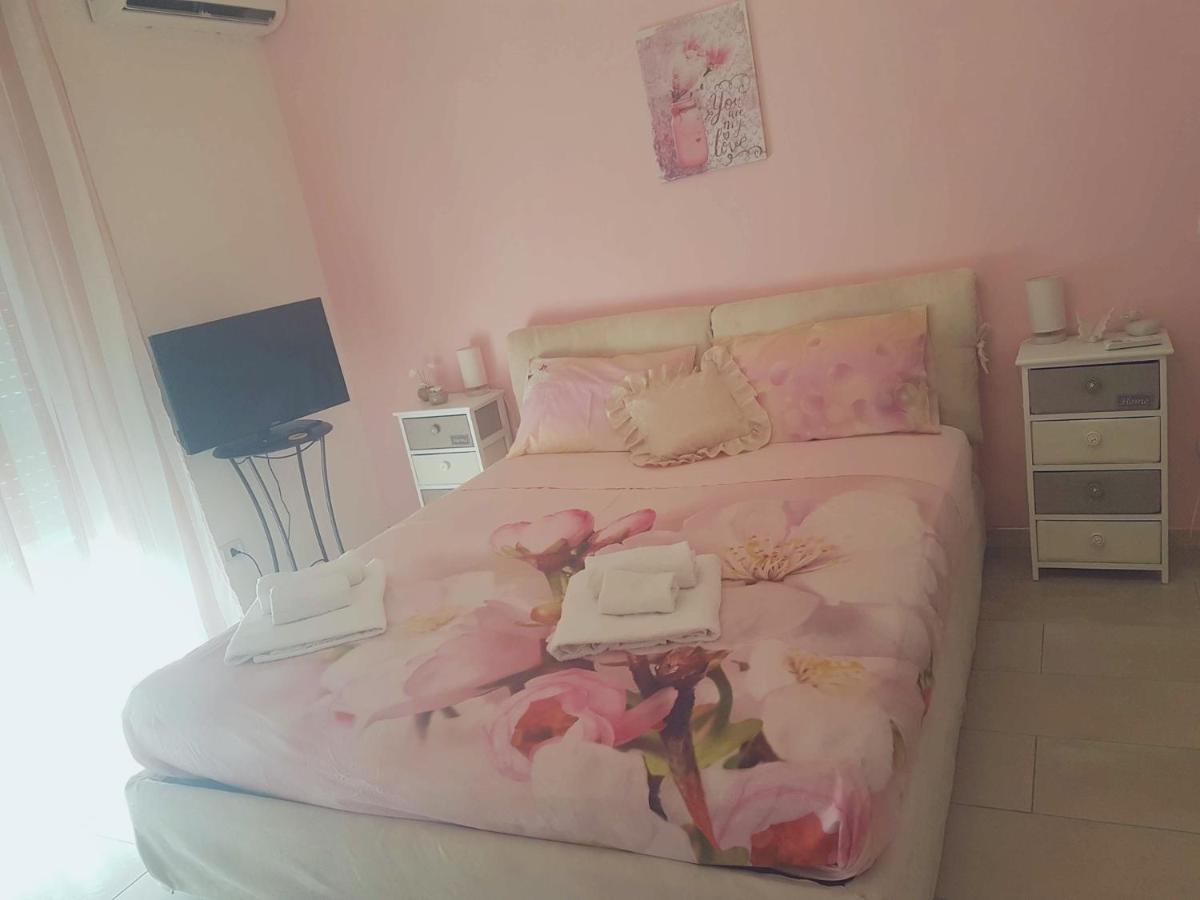 Iris Appartamenti Santa Maria La Carita Bagian luar foto