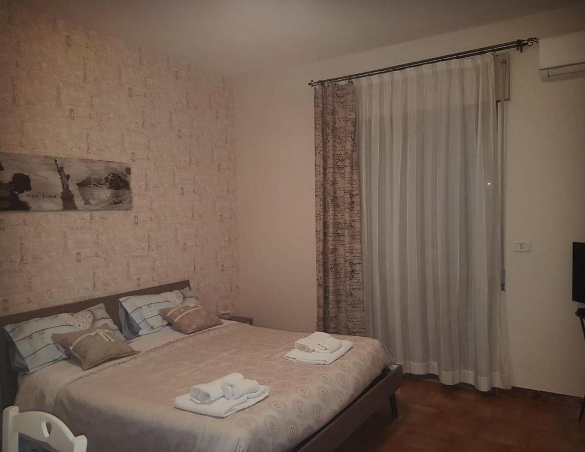 Iris Appartamenti Santa Maria La Carita Bagian luar foto